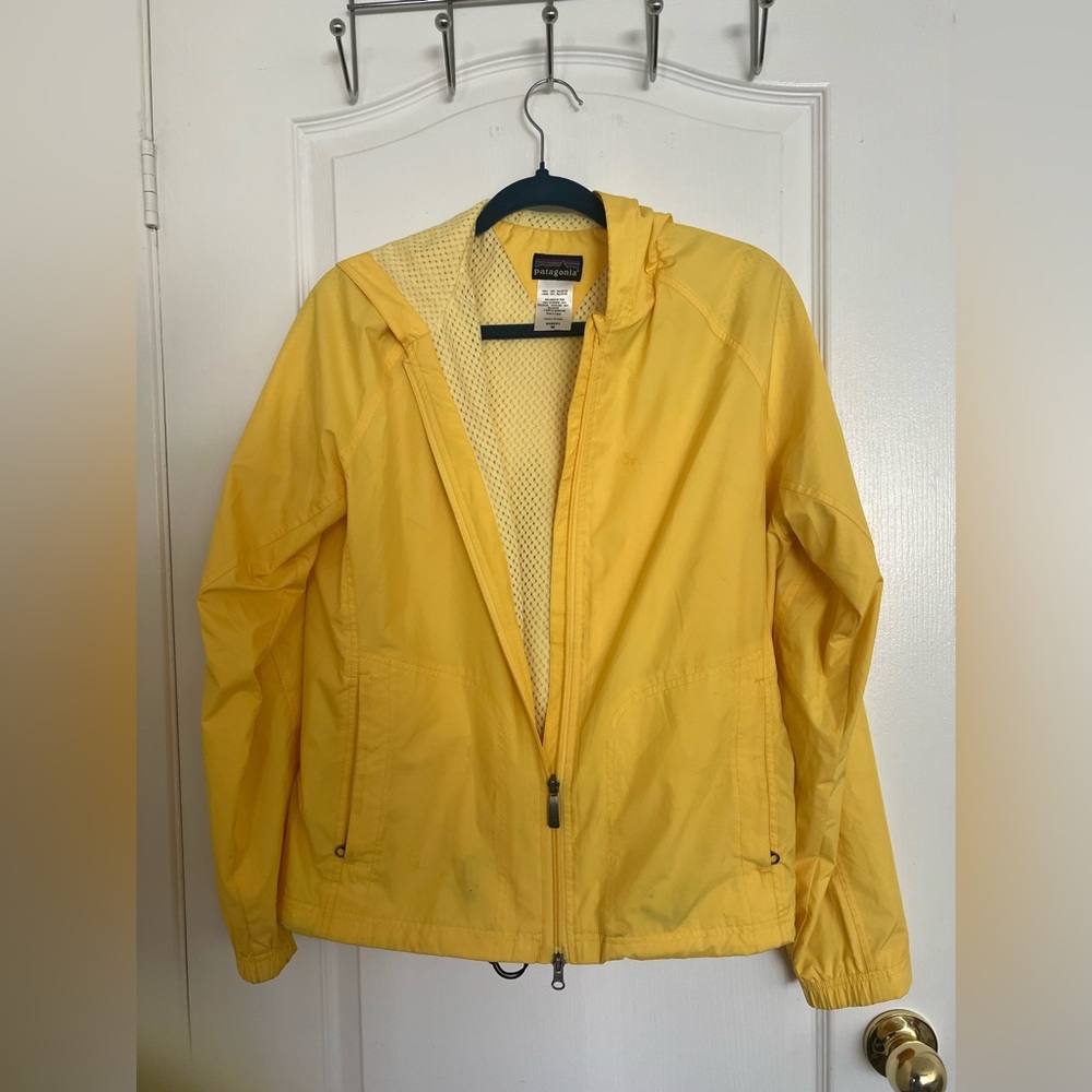 Patagonia yellow windbreaker- size small - excellent condition